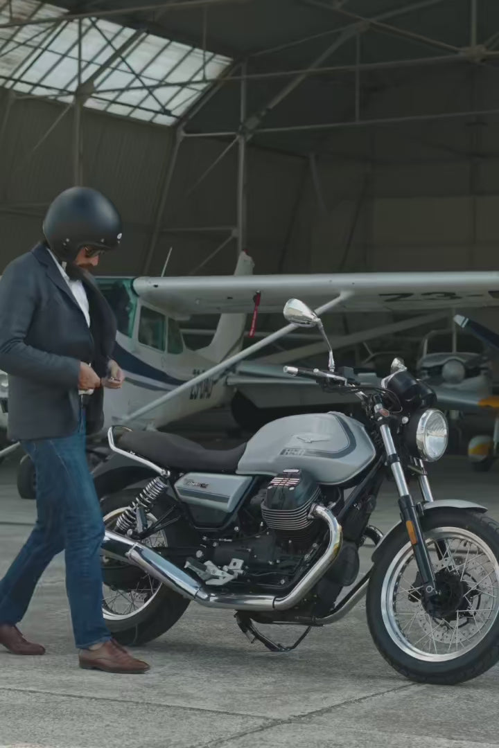 Video of a Motorcyclist in the Dark Check Gray Brummell Blazer V2 